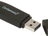 un gros plan d'une clé USB à côté d'un petit appareil