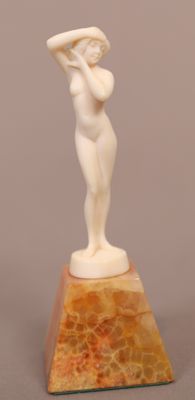 SCULPTURE "JEUNE FEMME NUE LEVANT LES BRAS" de Solange BERTR…