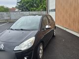 the car is parked in front of a building in a parking lot