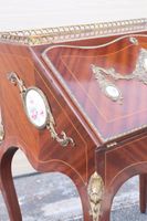 Bureau de pente dit meuble bijoux en placage en chevrons et … (photo 3)