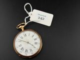 une image représentant une montre de poche à laquelle est accrochée une étiquette de prix