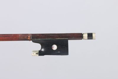 Archet de violon Allemand, en bois de pernambouc, monté mail…