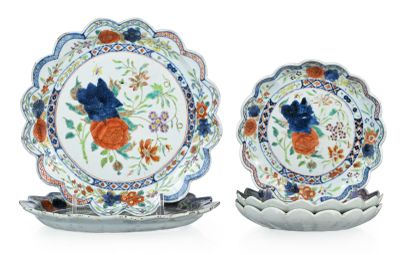 paire d'assiettes chinoises ornées de fleurs et d'oiseaux