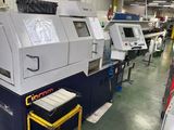 une grande machine installée dans une pièce
