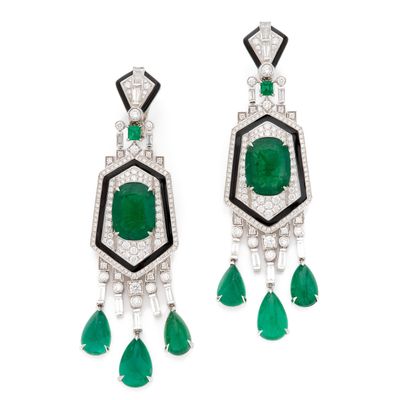 PAIRE DE BOUCLES D'OREILLES présentant un décor géométrique …