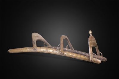 EGYPTE Bât de chameau en bois, cuivre et laiton richement or…