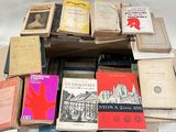 un grand nombre de livres empilés les uns sur les autres