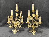 paire de candélabres anciens en laiton avec fleurs et feuilles