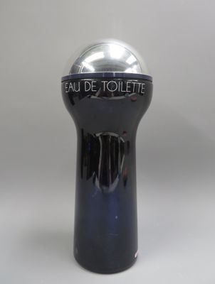 Pierre CARDIN. Bleu Marine de Cardin.