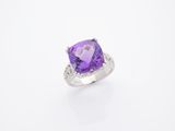 une bague en améthorate et diamants