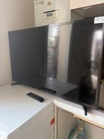 Un télé TOSCHIBA de 80 cm.