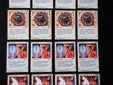 Ce jeu de cartes comporte de nombreuses cartes illustrées.