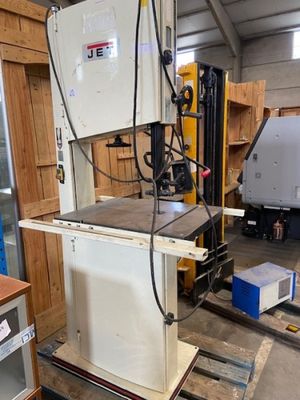 a machine that is sitting on a pallet in a warehouse