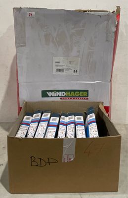 une boîte en carton contenant un paquet de cigarettes