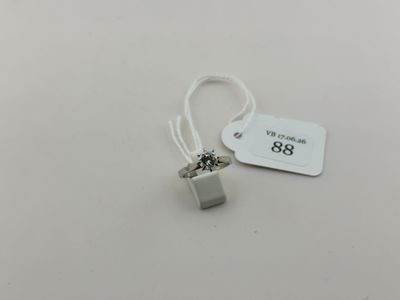 Bague solitaire en or gris 18 carats avec un diamant d'envir…
