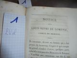 un vieux livre écrit posé sur une table