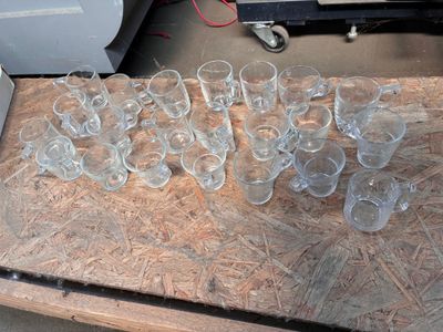 1 Lot de verres, tasses à café en verre et verrines en céram…
