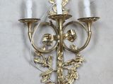a wall light that is hanging on the wall