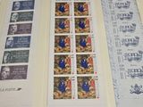 la photo d'un livre avec des timbres