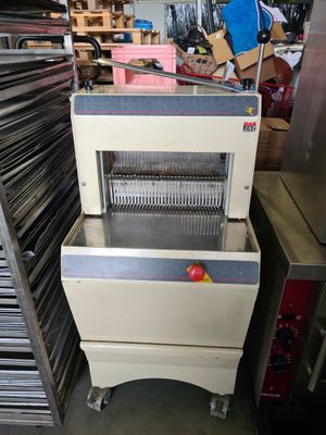 a machine that is sitting in the middle of a room
