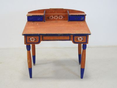 a small desk with a mirror on top of it