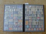 la photo d'un livre avec des timbres
