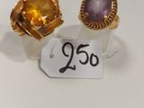 deux bagues ornées d'améthorate et de citrine