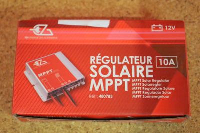 une image représentant une boîte rouge sur laquelle figure l'image d'un MPPT carré
