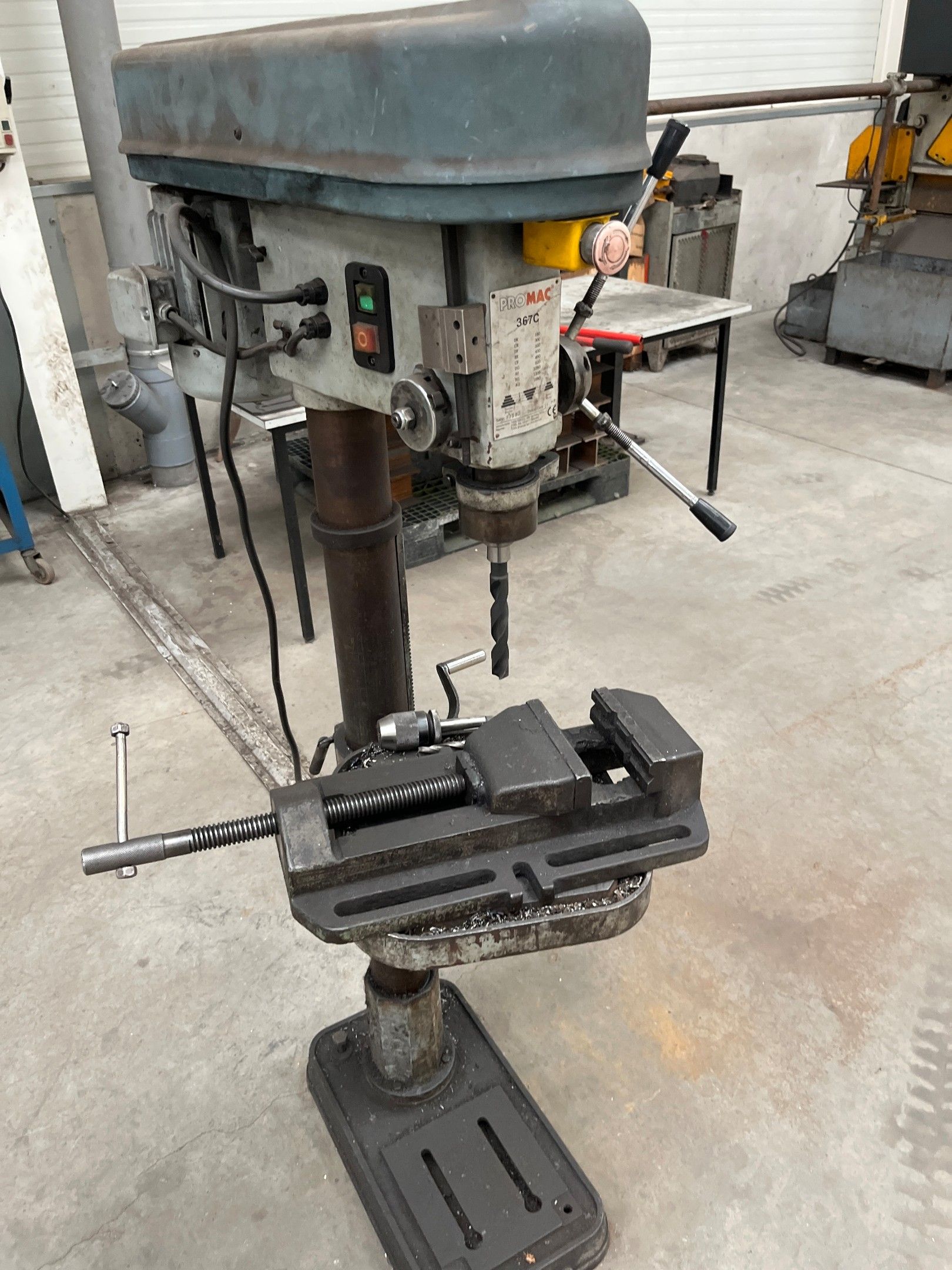 une perceuse colonne PROMAC type 367C année 1999