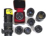 de nombreux types d'appareils photo et d'objectifs différents dans une mallette
