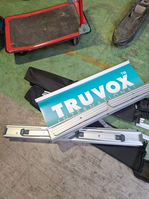 Totems publicitaires enroulable de marque Truvox Internation…