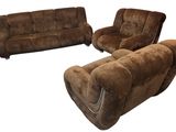 trois meubles, à savoir un canapé inclinable, un fauteuil inclinable et un fauteuil inclinable