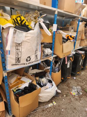 Lot d’accessoires divers et articles de bazar