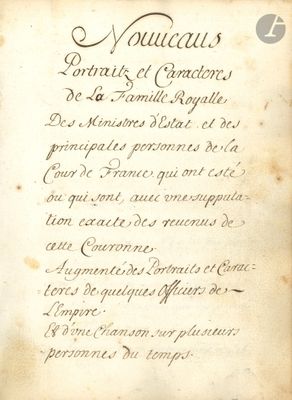 un vieux livre sur lequel figurent des inscriptions et l'image d'un oiseau