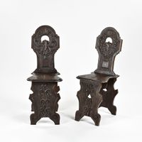 Paire de chaises escabelle en chêne dossier violonné