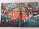 deux livres posés sur une table