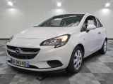 une photo d'une opel blanche garée dans un garage