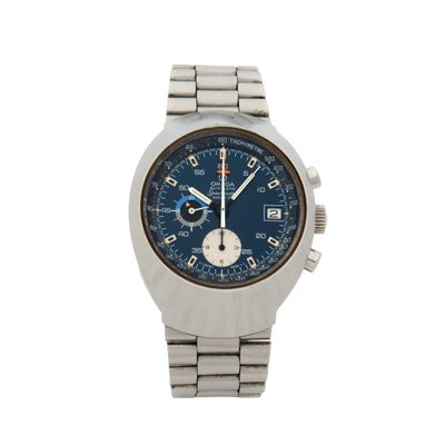 une image d'un gros plan d'une montre-bracelet sur un fond blanc