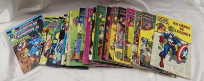 tout un tas de bandes dessinées empilées sur le lit