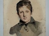 portrait d'une femme vêtue d'un manteau gris à col noir