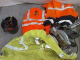 beaucoup d'outils qui traînent par terre