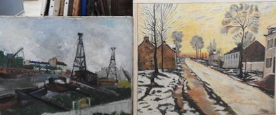 deux tableaux à l'huile posés sur une étagère dans une pièce