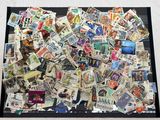une photo d'une photo d'une collection de timbres