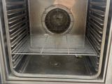 un four en argent avec une grille métallique en son centre