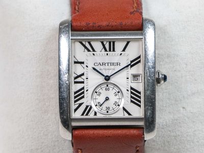 Gros plan sur une montre avec des chiffres romains