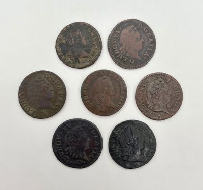 six pièces britanniques différentes, dont l'une est un souverain et l'autre est un souverain