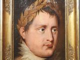 portrait d'un jeune garçon coiffé d'une couronne de laurier