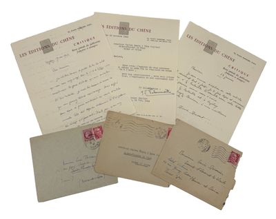 plusieurs vieilles lettres et enveloppes empilées les unes sur les autres