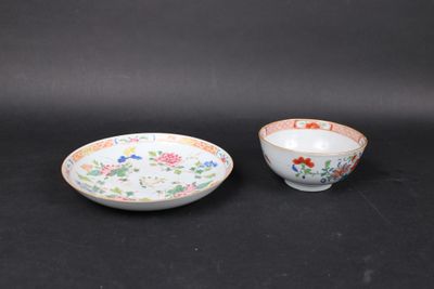 pair of chinese porcelain bowls and saucers with floral designs