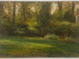 une peinture à l'huile représentant un champ herbeux avec des arbres en arrière-plan